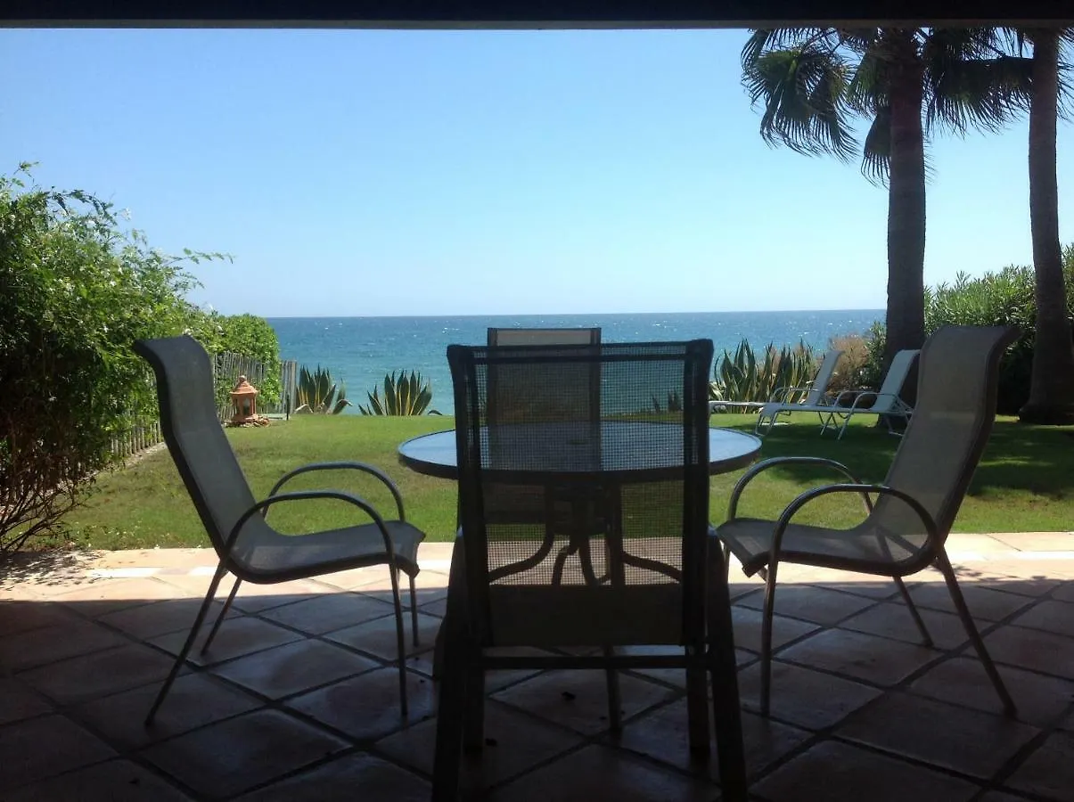 בית נופש הוילה אסטפונה Urb Playa Azul 24 ספרד
